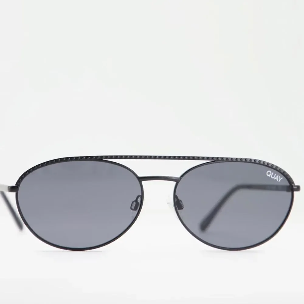 ⭐️Quay Australia Easily Amused Matte Black